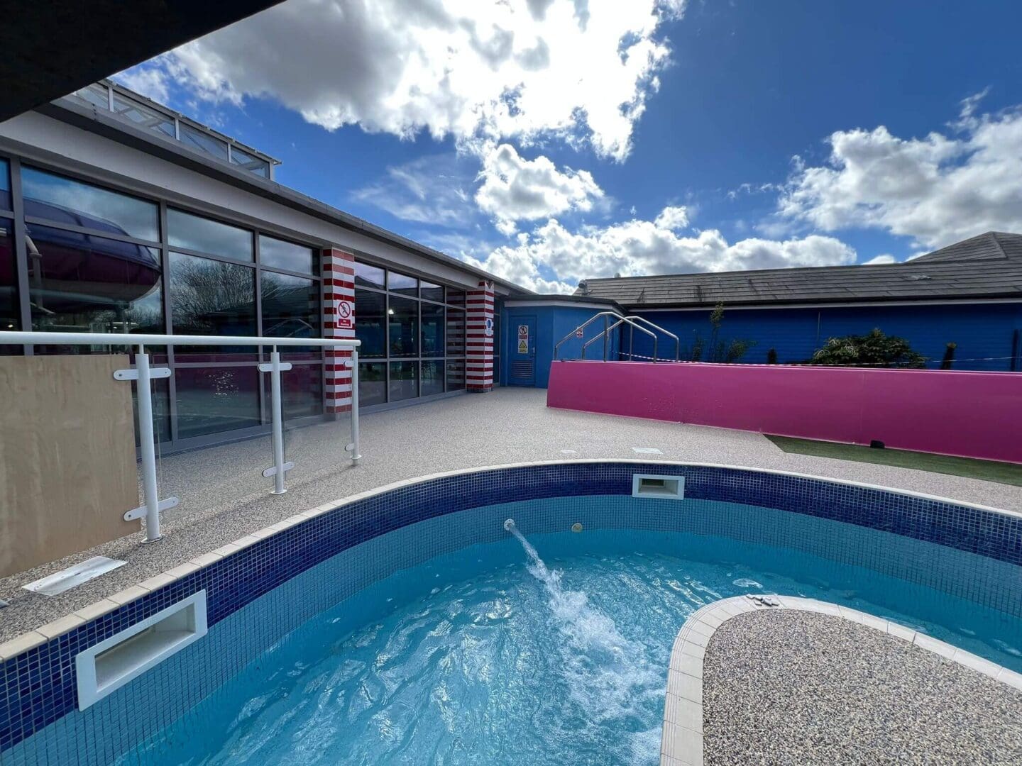wet-leisure-pool-surrounds-10c-5